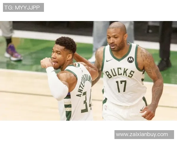 光头球星文班亚马与凯尔登赛后携手三位主场球迷合影留念