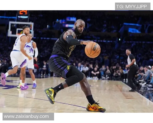 詹姆斯专注提升接球投篮能力预计无球打法将迎来生涯新高峰 詹姆斯专注提升接球投篮能力预计无球打法将迎来生涯新高峰